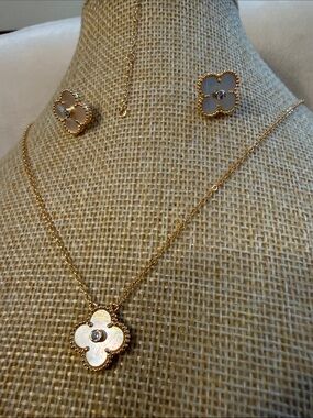 Gold & White vanilla Clover Necklace and Earrings Set